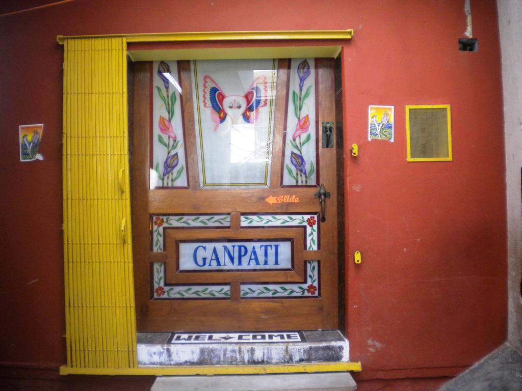Ganpati Guest House Варанасі Екстер'єр фото